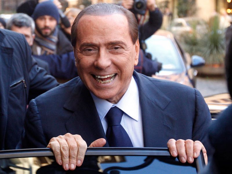 Berlusconi asegura que no dimitirá en respuesta al órdago de los "finianos"
