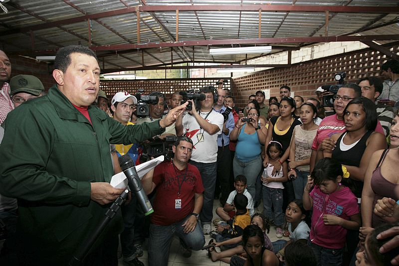 Chávez pide al parlamento venezolano plenos poderes para atender a las víctimas de las lluvias