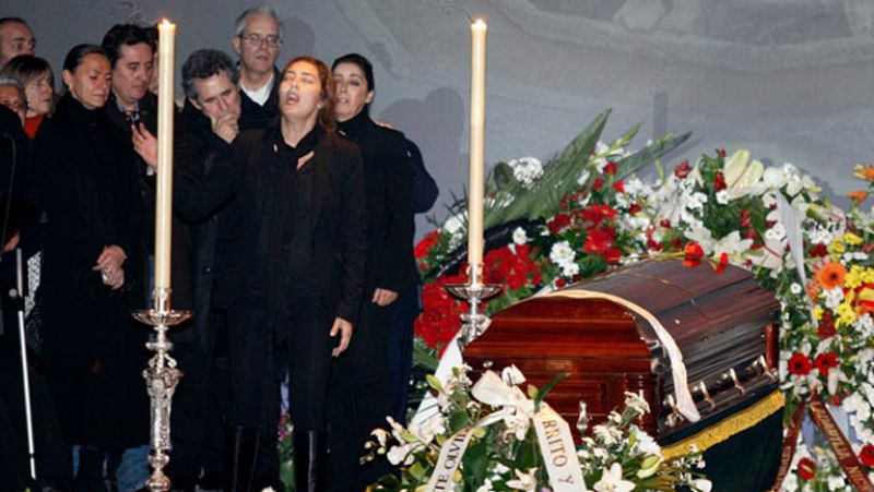 Granada entierra en multitud a Enrique Morente tras dedicarle su hija Estrella el último cante