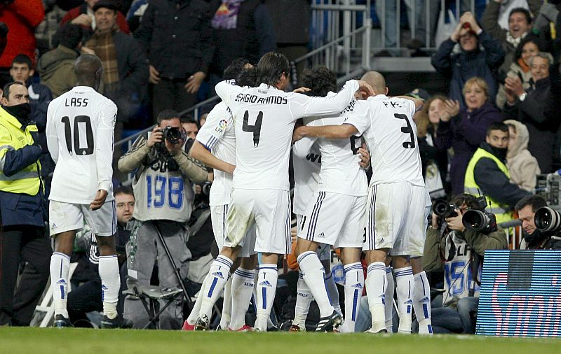 El rugido del Bernabéu lleva al Madrid a la victoria