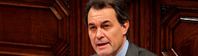 CiU y PSC firman el acuerdo que facilitará la investidura de Mas