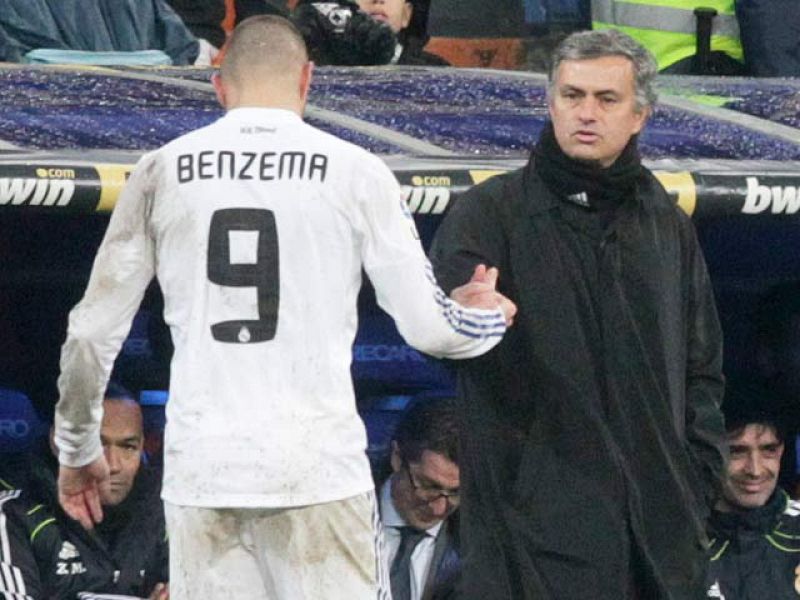 Mourinho: "Puedo desmentir que la relación personal con Valdano es mala"