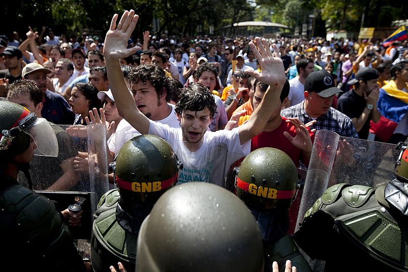 Fuertes protestas en Venezuela contra la ley de universidades de Chávez