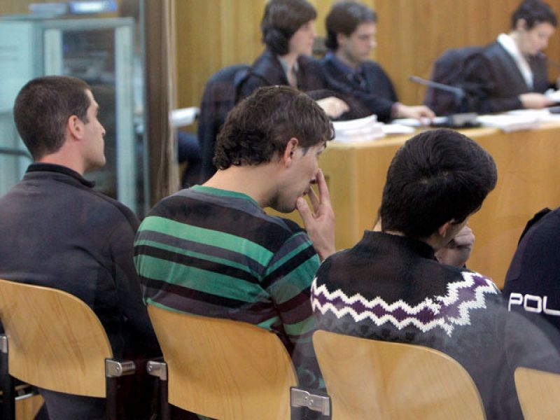 Condenados a 515 años a los 2 etarras que atentaron contra el cuartel de Legutiano