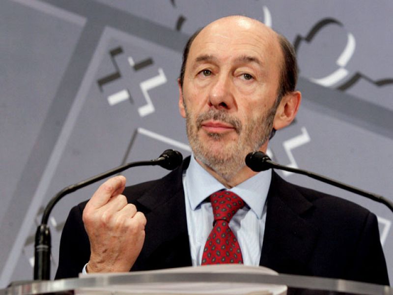 Rubalcaba sobre la entrevista de Otegi: "Si ETA está preparada para dejar la violencia, que la deje"