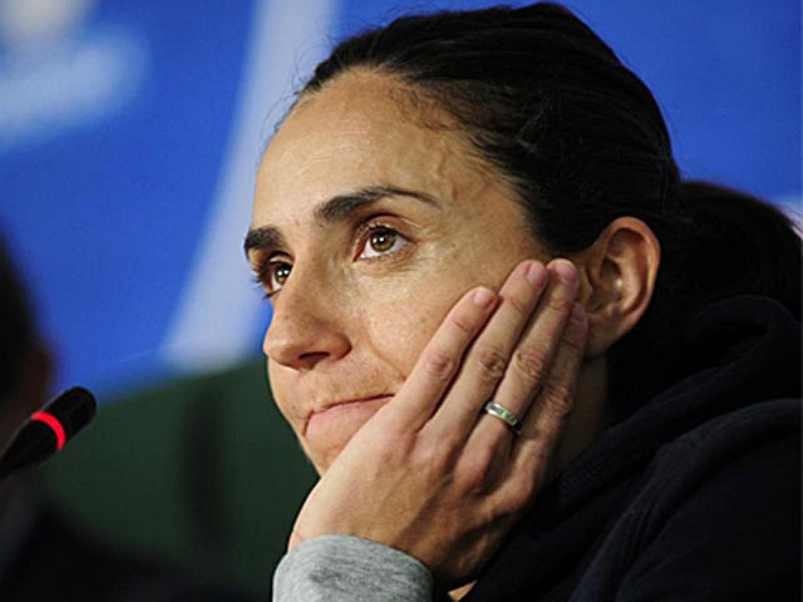 Nuria Fernández, campeona de Europa de 1.500 metros, ha declinado hacer comentarios sobre su supuesta vinculación con las prácticas de dopaje junto a su ex entrenador Manuel Pascua, durante la presentación de la San Silvestre vallecana.