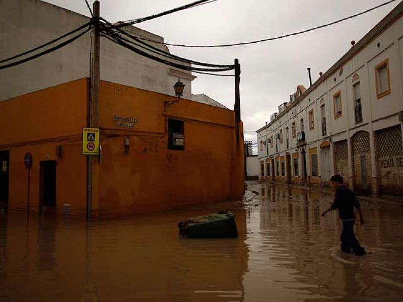 Écija se inunda por quinta vez en un mes al crecer el arroyo Argamasilla por las lluvias