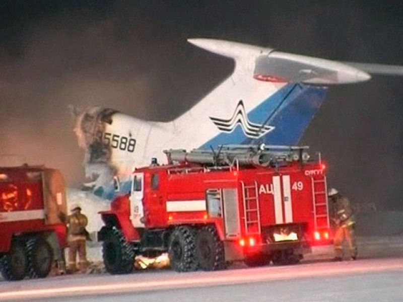 Al menos tres muertos y 34 heridos al incendiarse un avión de pasajeros ruso en Siberia