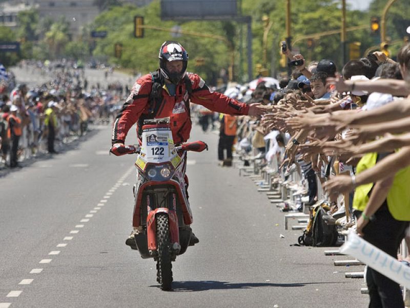 La caravana del Rally Dakar 2011 parte rumbo a Victoria