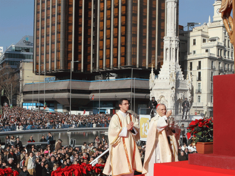 Benedicto XVI: "La familia cristiana es esperanza para la vida de hoy"