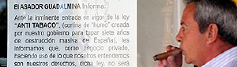 Primeros pasos para sancionar a dos bares de Marbella y Castellón por dejar fumar en su interior