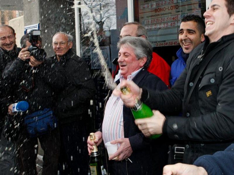 El Gordo de El Niño, el 70.013, reparte 120 millones de euros íntegramente en Madrid