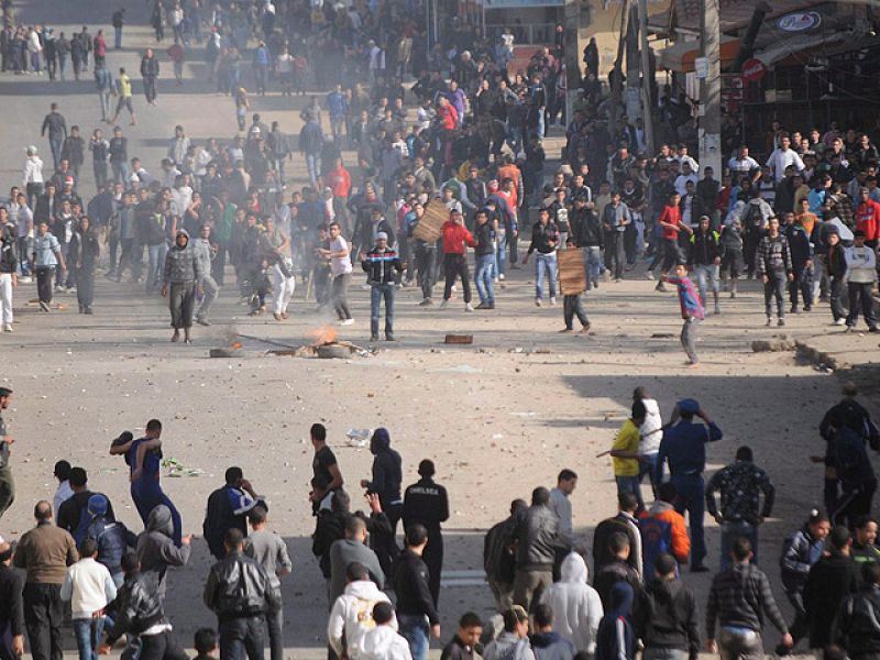 Argelia vive una nueva jornada de incidentes pese a la fuerte presencia policial