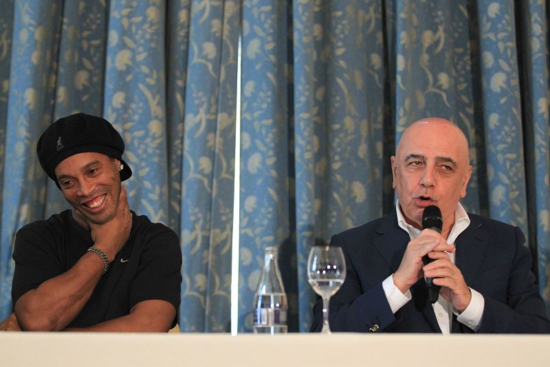 Galliani dice que Ronaldinho es un "99,9%" del Flamengo