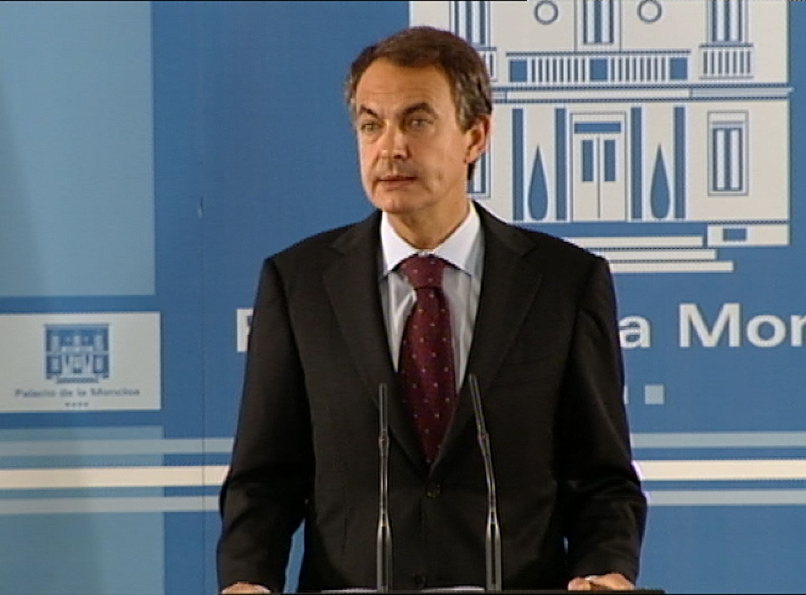 Zapatero presenta el Informe económico 2010