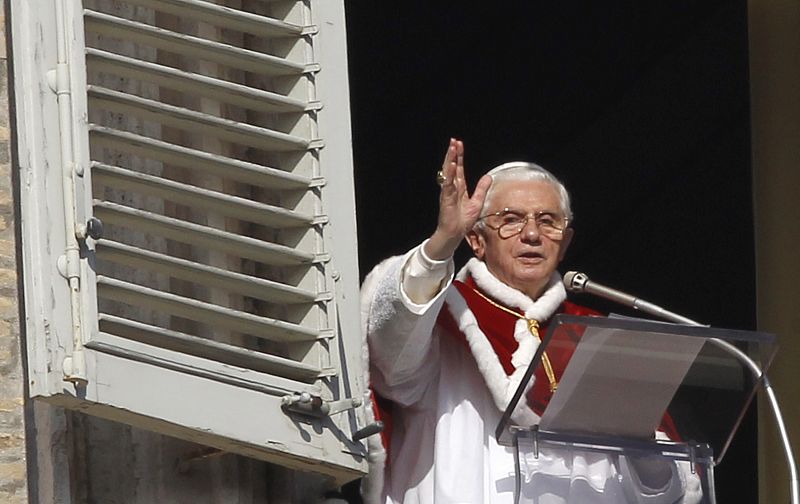 Benedicto XVI: "El purgatorio no es un lugar del espacio, sino un fuego interior"