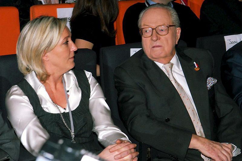 La nueva extrema derecha francesa cambia de nombre pero no de apellido