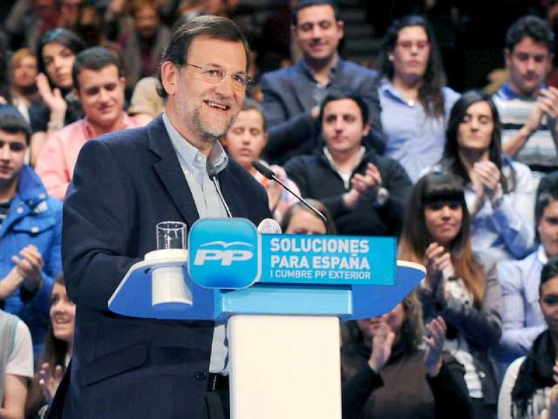 Rajoy dice que un cambio de Gobierno es "urgencia nacional" y pide anticipar elecciones