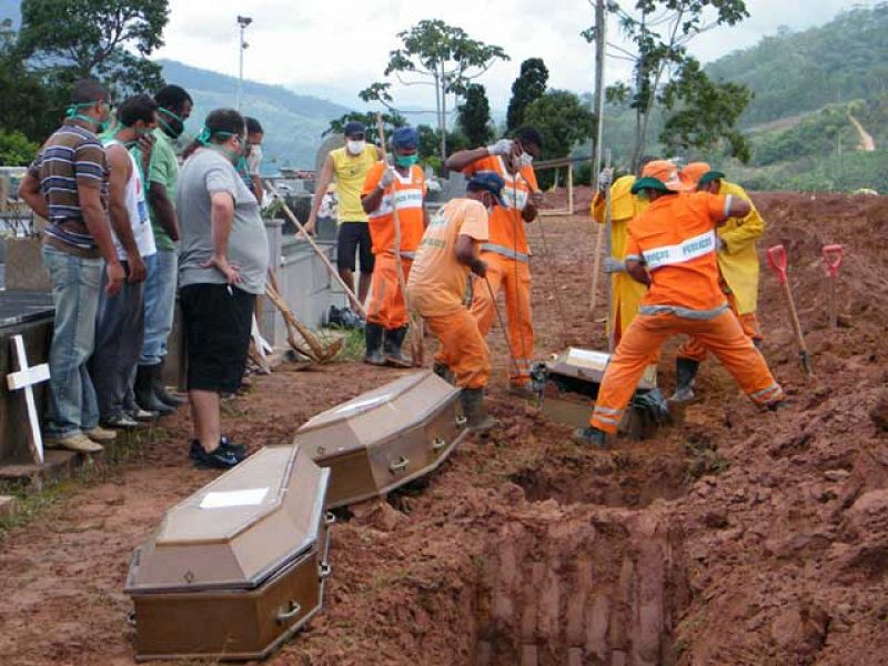 Rousseff declara tres días de luto en Brasil por las inundaciones