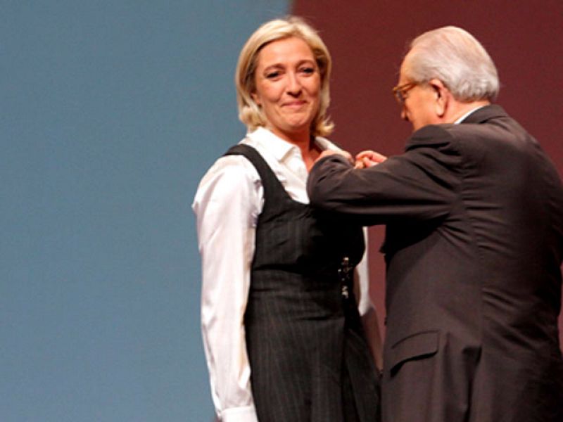 Marine Le Pen sucede a su padre al frente de la ultraderecha francesa
