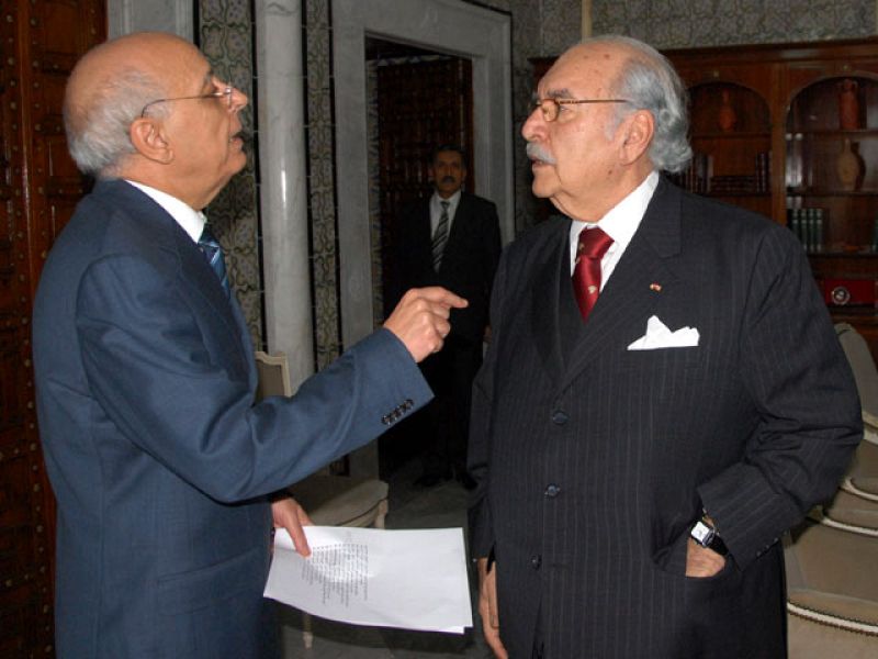 Túnez forma un gobierno de unidad con opositores y liberará a todos los presos políticos