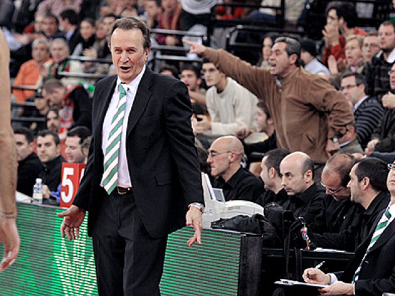 El Unicaja destituye a Aíto a tres días de su debut en el 'Top 16'