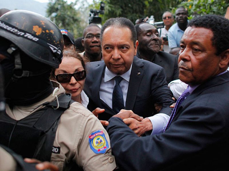 Duvalier queda libre con cargos por corrupción tras declarar ante la Fiscalía haitiana