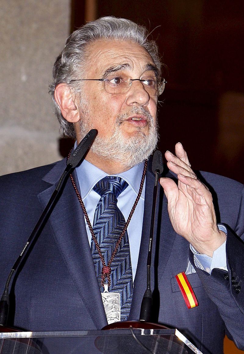 Plácido Domingo, preparado para soplar 70 velas