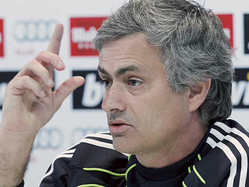 Mourinho a Valdano: "Estoy mayor para recaditos por la prensa"