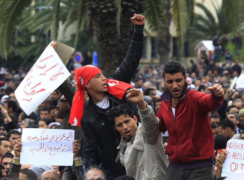 Nueva manifestación en Túnez mientras el Gobierno insta a rezar por las víctimas