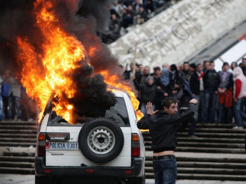 Al menos tres muertos en una violenta manifestación contra el Gobierno en Albania