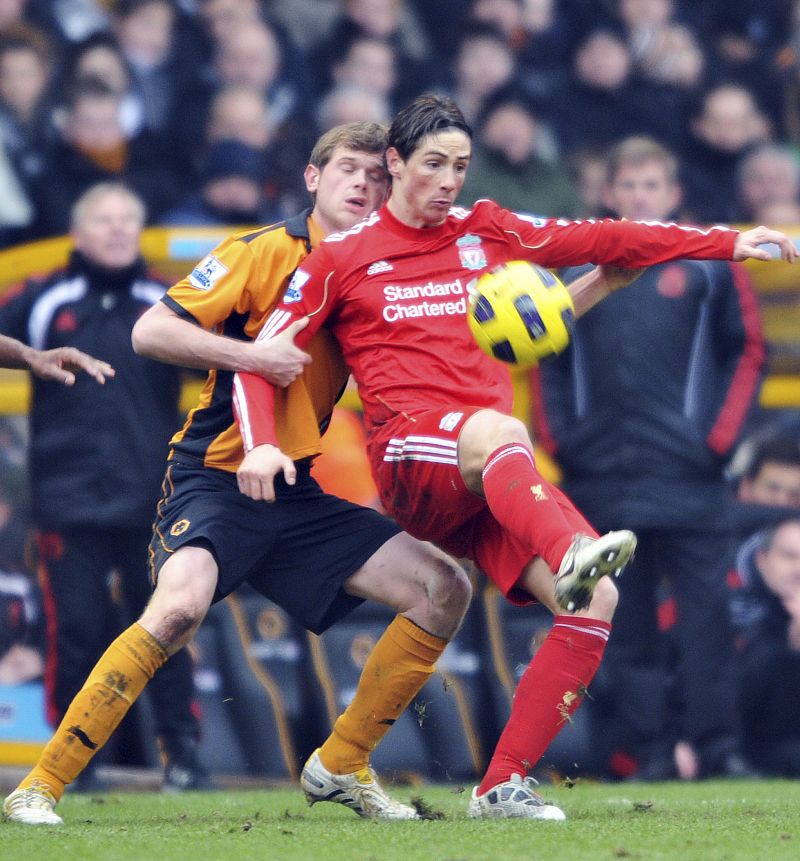 Torres hace dos goles en la primera victoria de Liverpool con Dalglish