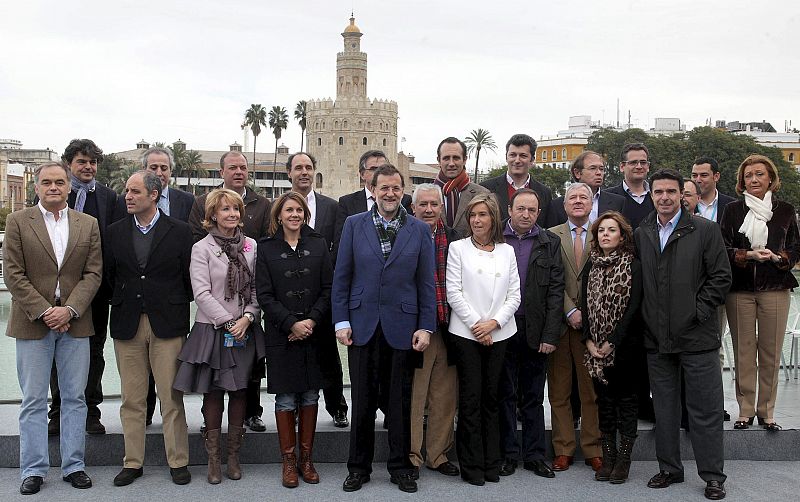 Buen ambiente sin "malos humos" en la comida de Rajoy con los dirigentes del PP