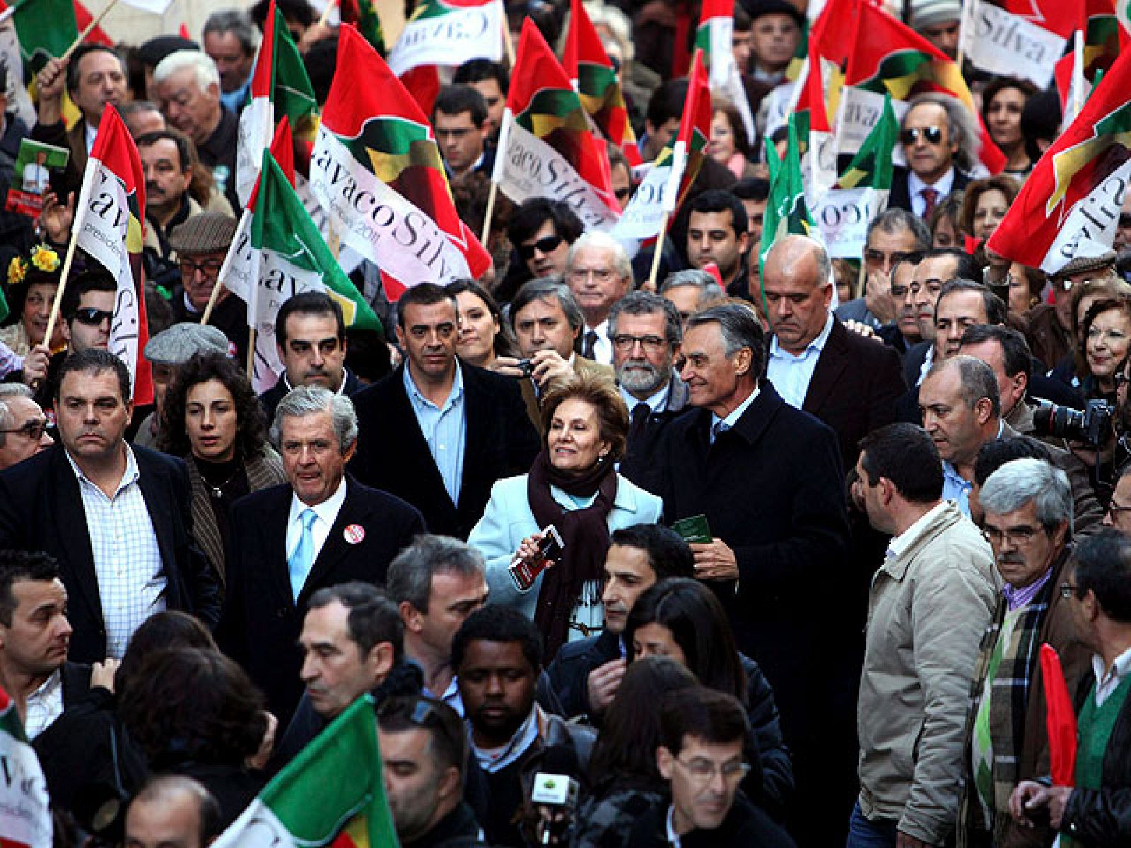 Nueve millones de portugueses eligen presidente este domingo