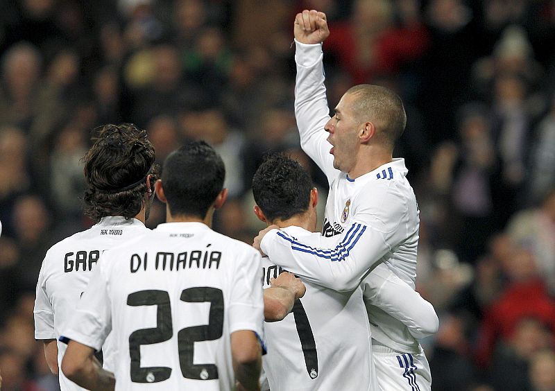 Benzema desatasca al Madrid ante el Mallorca y permite seguir en el tren de la Liga