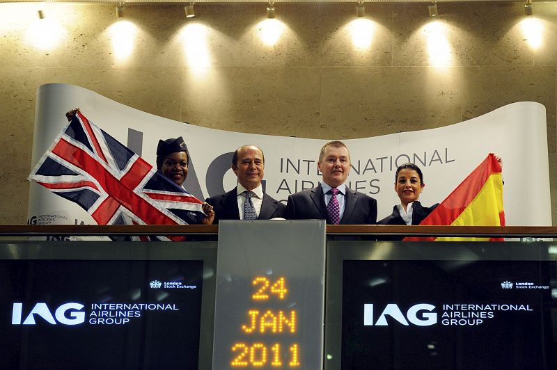 Las acciones de IAG, fruto de la fusión de Iberia y BA, debutan con alzas en Madrid y Londres