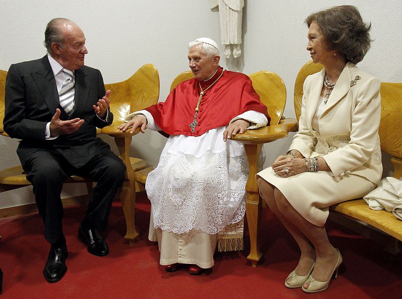 Via Crucis, misa y reuniones con Zapatero y los Reyes, la agenda madrileña del Papa en agosto