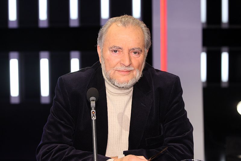 Julio Anguita: "Con Couso, el Gobierno tiene una postura genuflexa y renuncia a su dignidad"