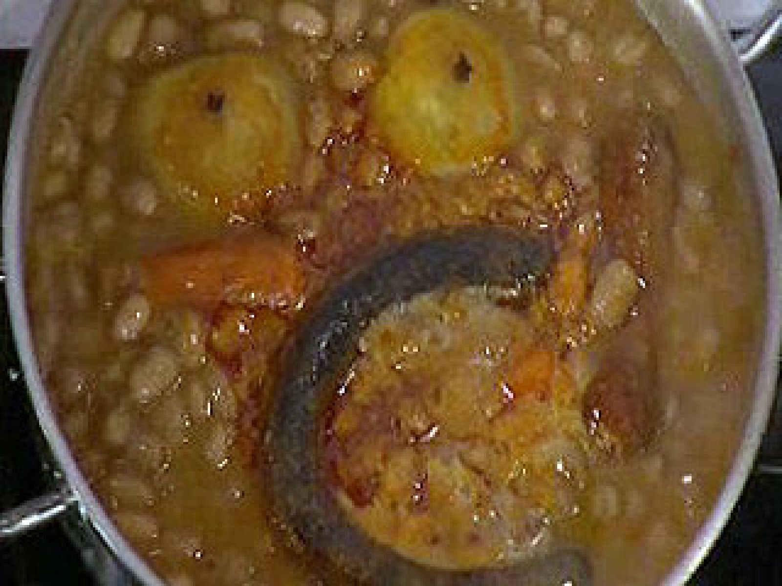 Saber cocinar - Judías pintas con morcilla y col