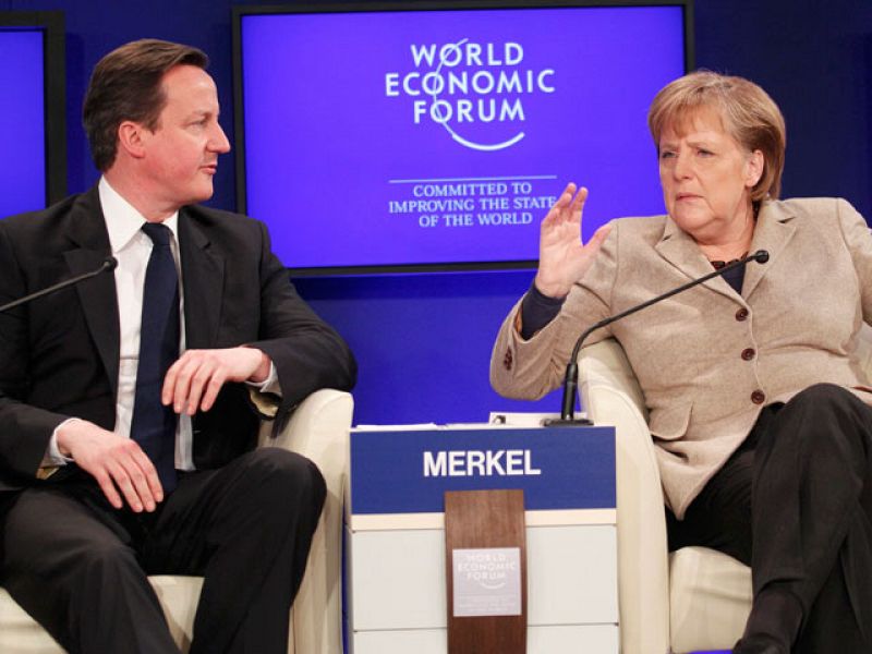 Merkel defiende el euro ante el Foro de Davos y rechaza la multiplicidad de sistemas financieros