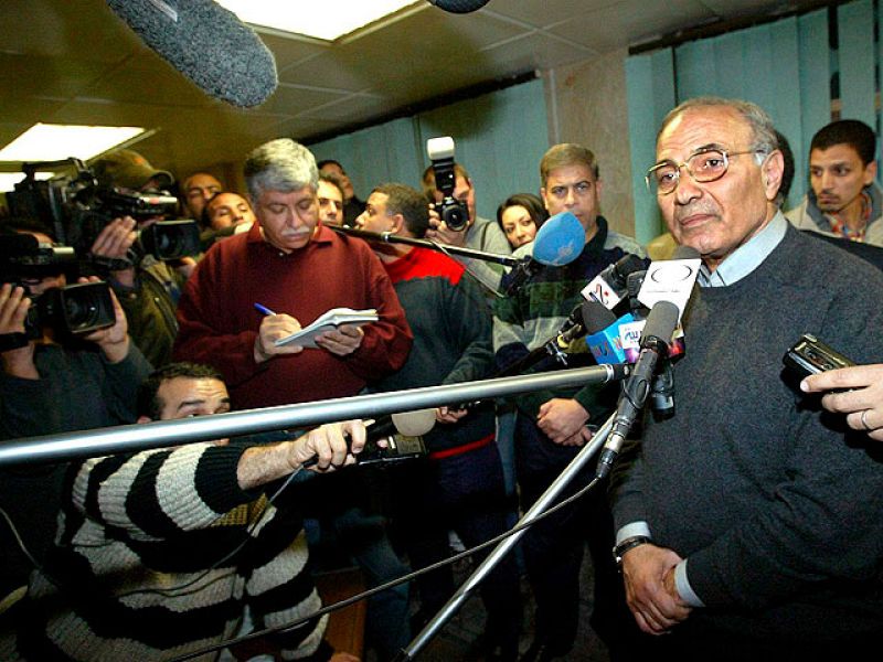 El nuevo primer ministro recibe la orden de Mubarak de formar gobierno en Egipto