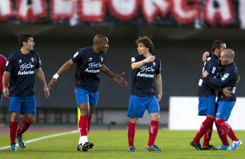 El Sporting golea en Mallorca y el Levante aniquila al Getafe