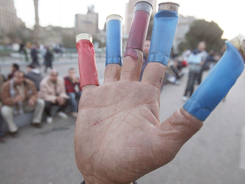 El ejército ve "legítima" la marcha masiva contra Mubarak y no usará la fuerza contra ella