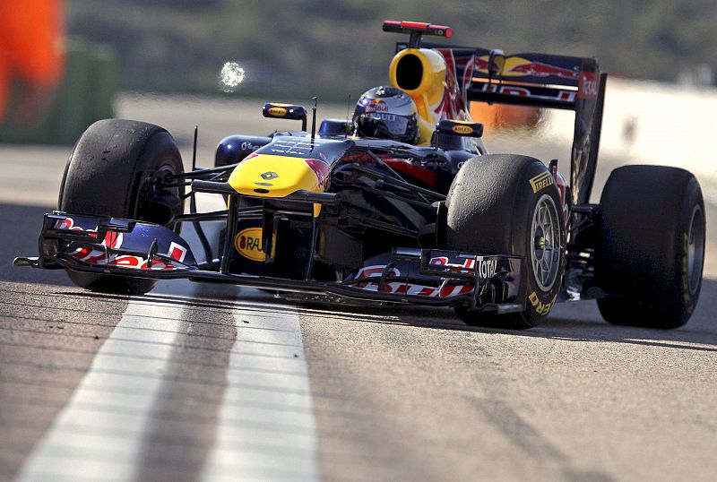 Vettel marca el mejor tiempo en los test de Cheste, con Alonso quinto