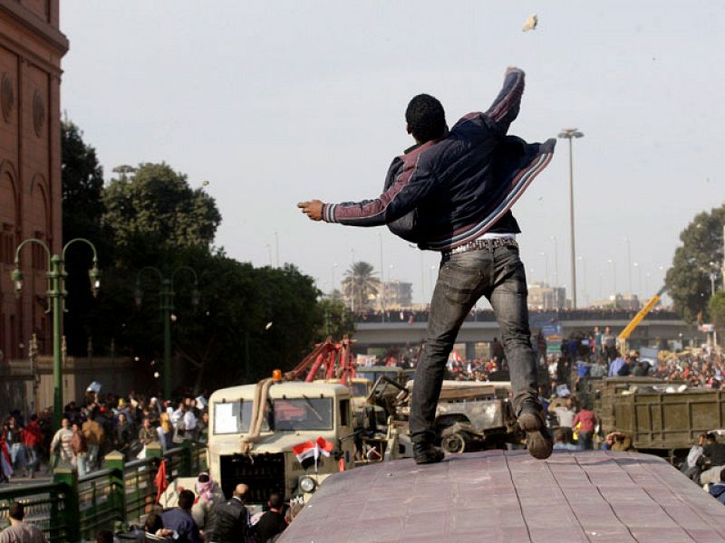La batalla entre partidarios y contrarios a Mubarak deja al menos 3 muertos y más de 600 heridos