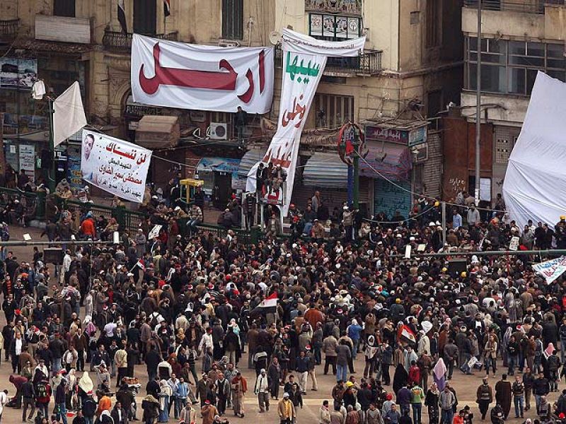 La cúpula del partido gobernante en Egipto presenta su dimisión en bloque