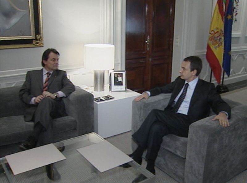 Concluye tras dos horas y media la reunión de Zapatero y Mas en Moncloa