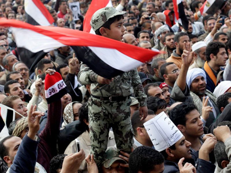 Los egipcios vuelven a salir masivamente a la calle para pedir la marcha de Mubarak