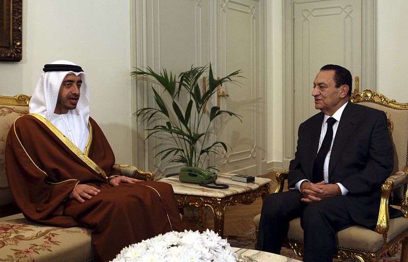 Mubarak aprueba la formación de un comité constitucional para las reformas