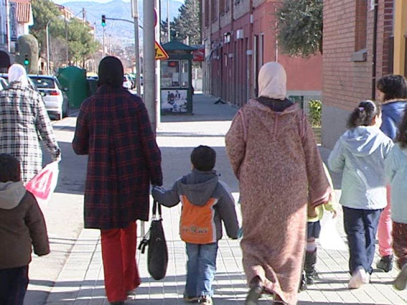 El Gobierno quiere legalizar a los inmigrantes con hijos nacidos en España